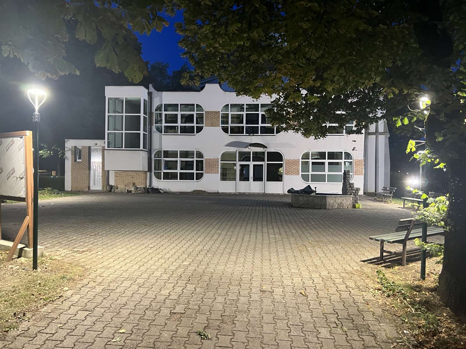 IMG 8e6c8ab46fff3f815852208150c5f4e4 V